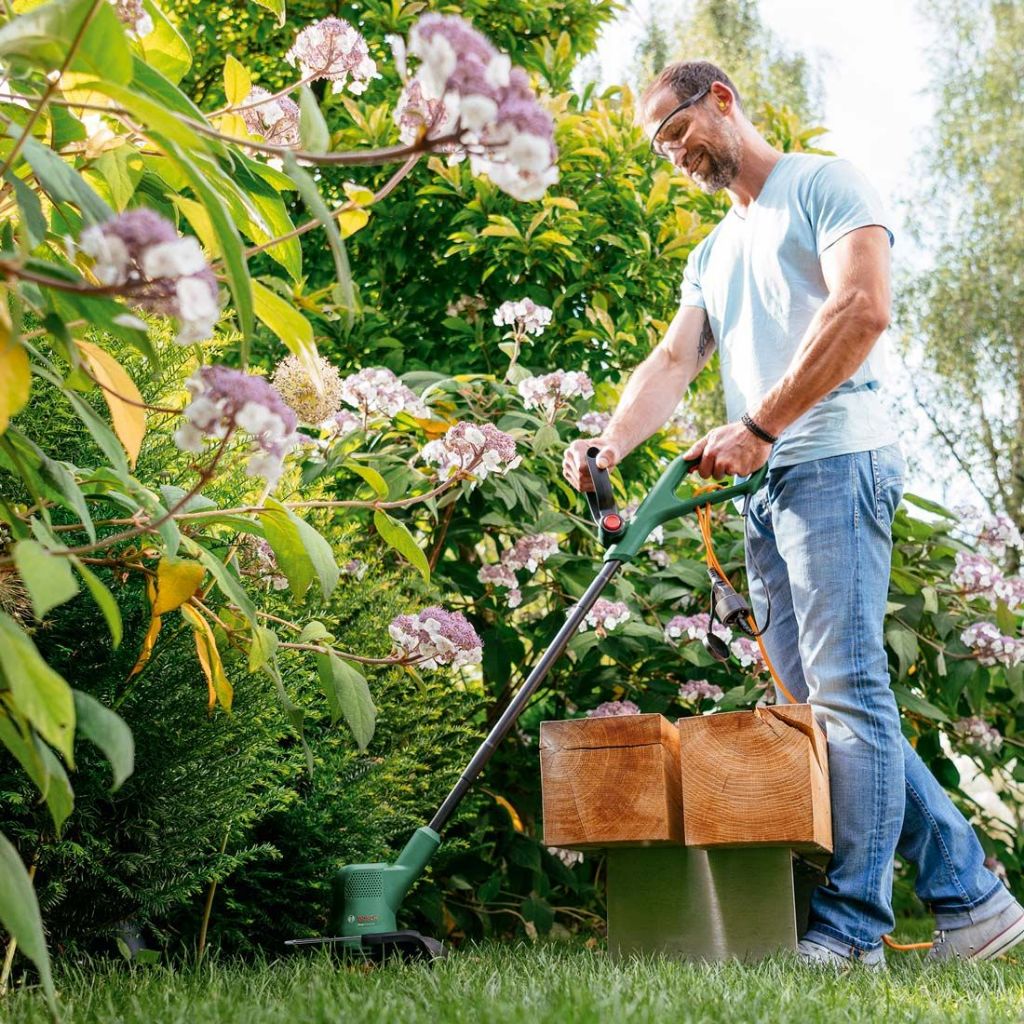 Bosch Cordless Grass Trimmer EasyGrassCut 18-230